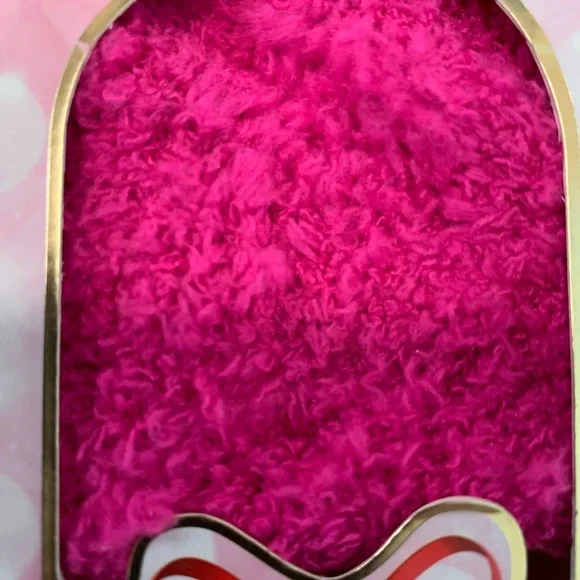 Cozy Socks & Foot Cream Set - Vibrant Pink - Picture 4 of 8